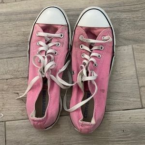 Size 10 pink converse